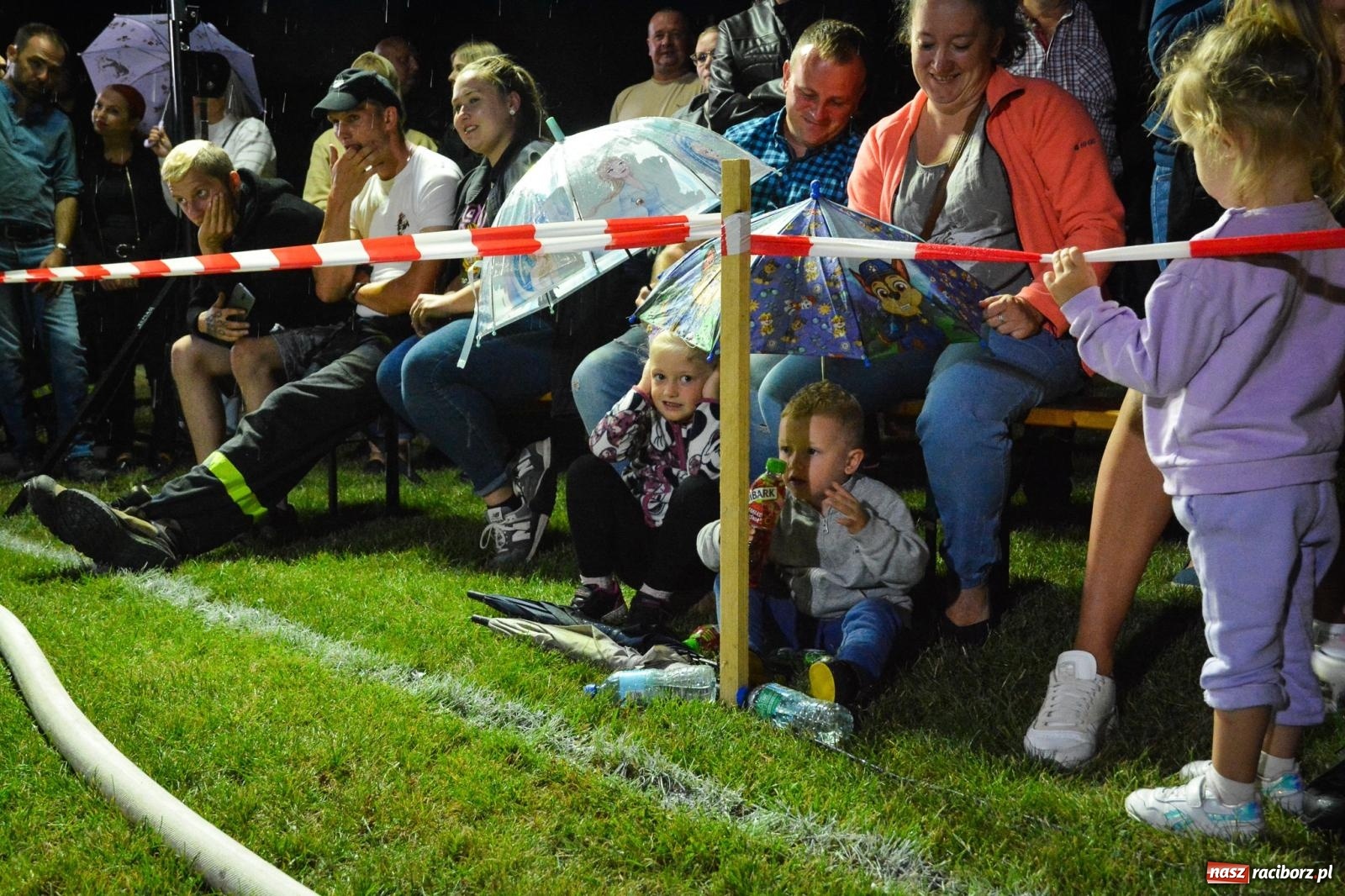 Zdjęcie w galerii na portalu naszraciborz.pl: Deszcz nie zgasił emocji! II Samborowicki Armagedon przyciągnął 58 drużyn wiadomości z regionu
