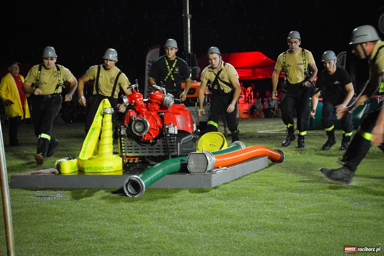 Zdjęcie w galerii na portalu naszraciborz.pl: Deszcz nie zgasił emocji! II Samborowicki Armagedon przyciągnął 58 drużyn wiadomości z regionu