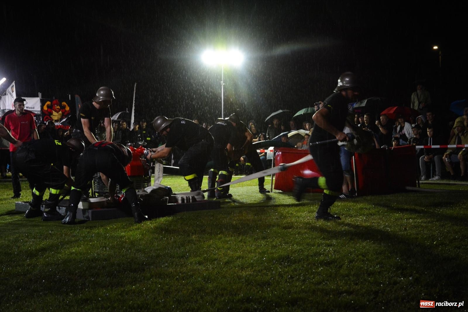 Zdjęcie w galerii na portalu naszraciborz.pl: Deszcz nie zgasił emocji! II Samborowicki Armagedon przyciągnął 58 drużyn wiadomości z regionu