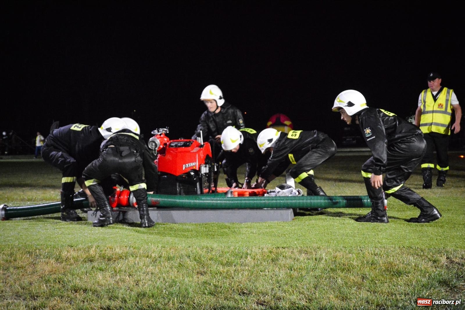 Zdjęcie w galerii na portalu naszraciborz.pl: Deszcz nie zgasił emocji! II Samborowicki Armagedon przyciągnął 58 drużyn wiadomości z regionu
