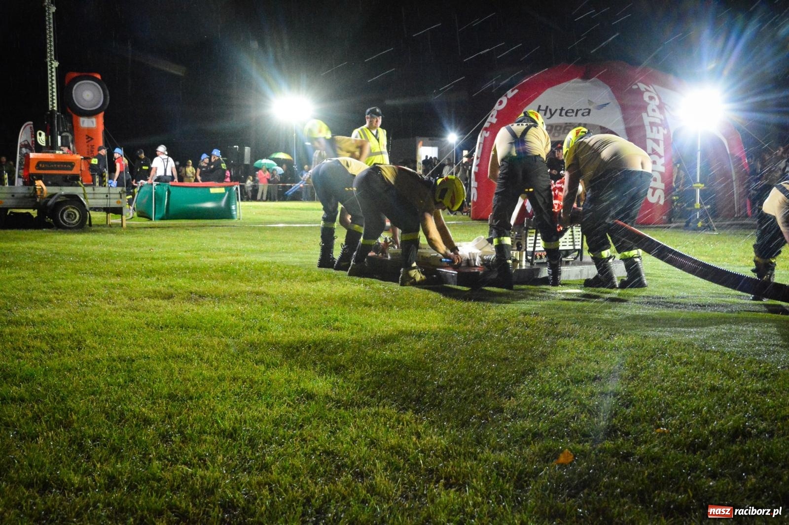 Zdjęcie w galerii na portalu naszraciborz.pl: Deszcz nie zgasił emocji! II Samborowicki Armagedon przyciągnął 58 drużyn wiadomości z regionu