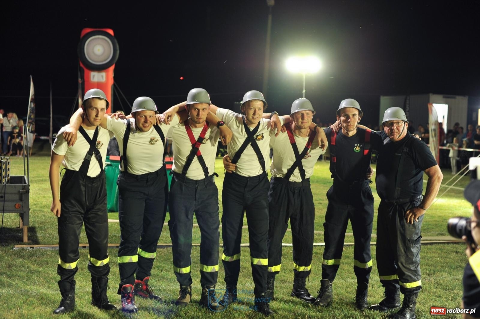 Zdjęcie w galerii na portalu naszraciborz.pl: Deszcz nie zgasił emocji! II Samborowicki Armagedon przyciągnął 58 drużyn wiadomości z regionu