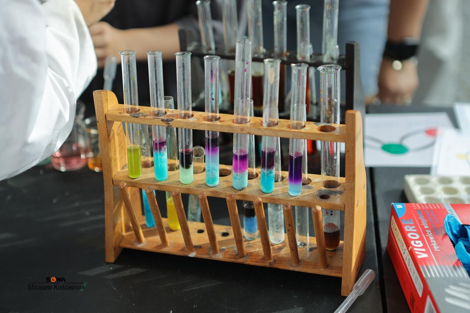 Zdjęcie w galerii na portalu naszraciborz.pl: Magia nauki na ulicy Długiej. IV Festiwal Odkrywców zachwycił Racibórz wiadomości z regionu