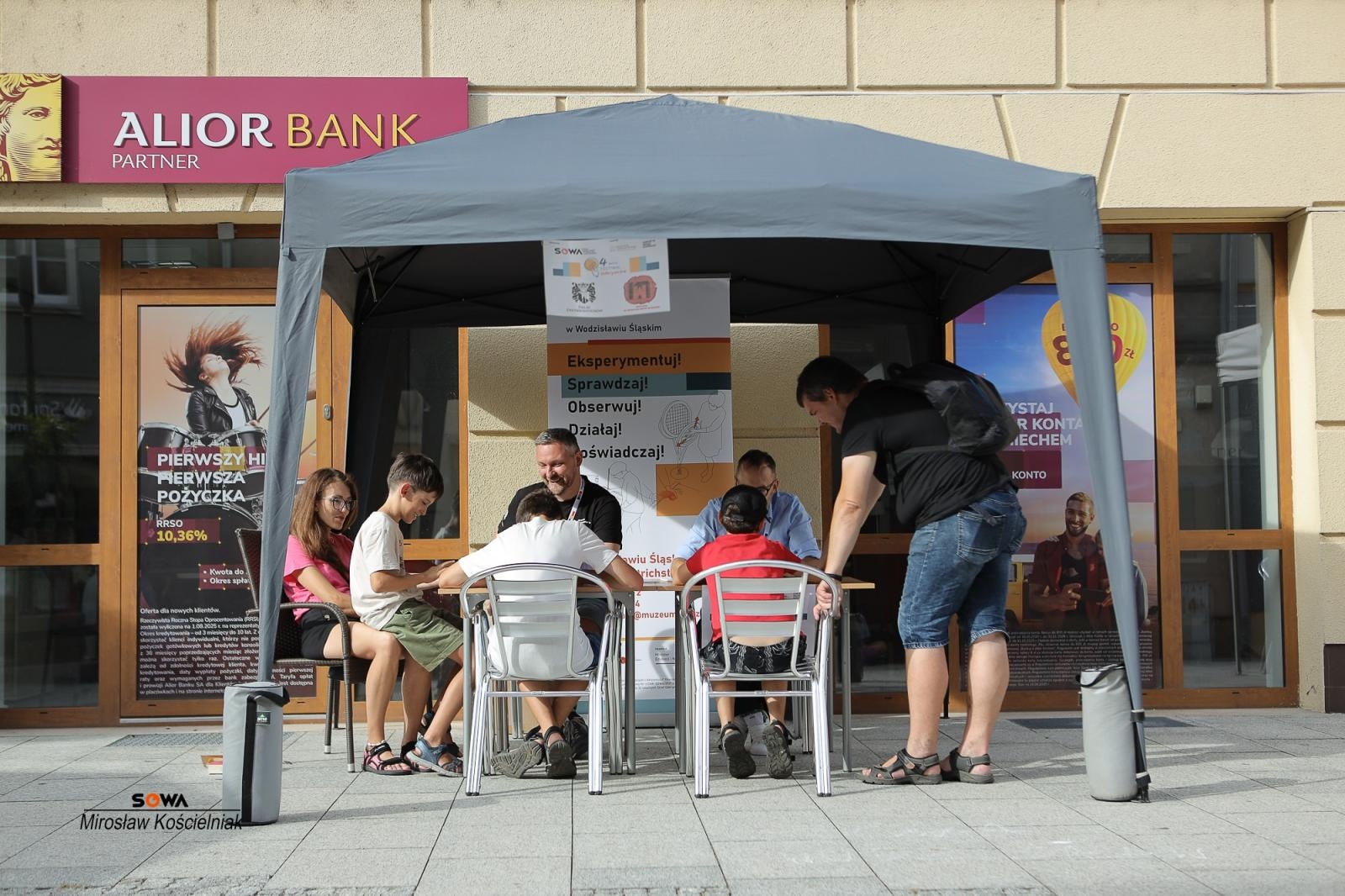 Zdjęcie w galerii na portalu naszraciborz.pl: Magia nauki na ulicy Długiej. IV Festiwal Odkrywców zachwycił Racibórz wiadomości z regionu