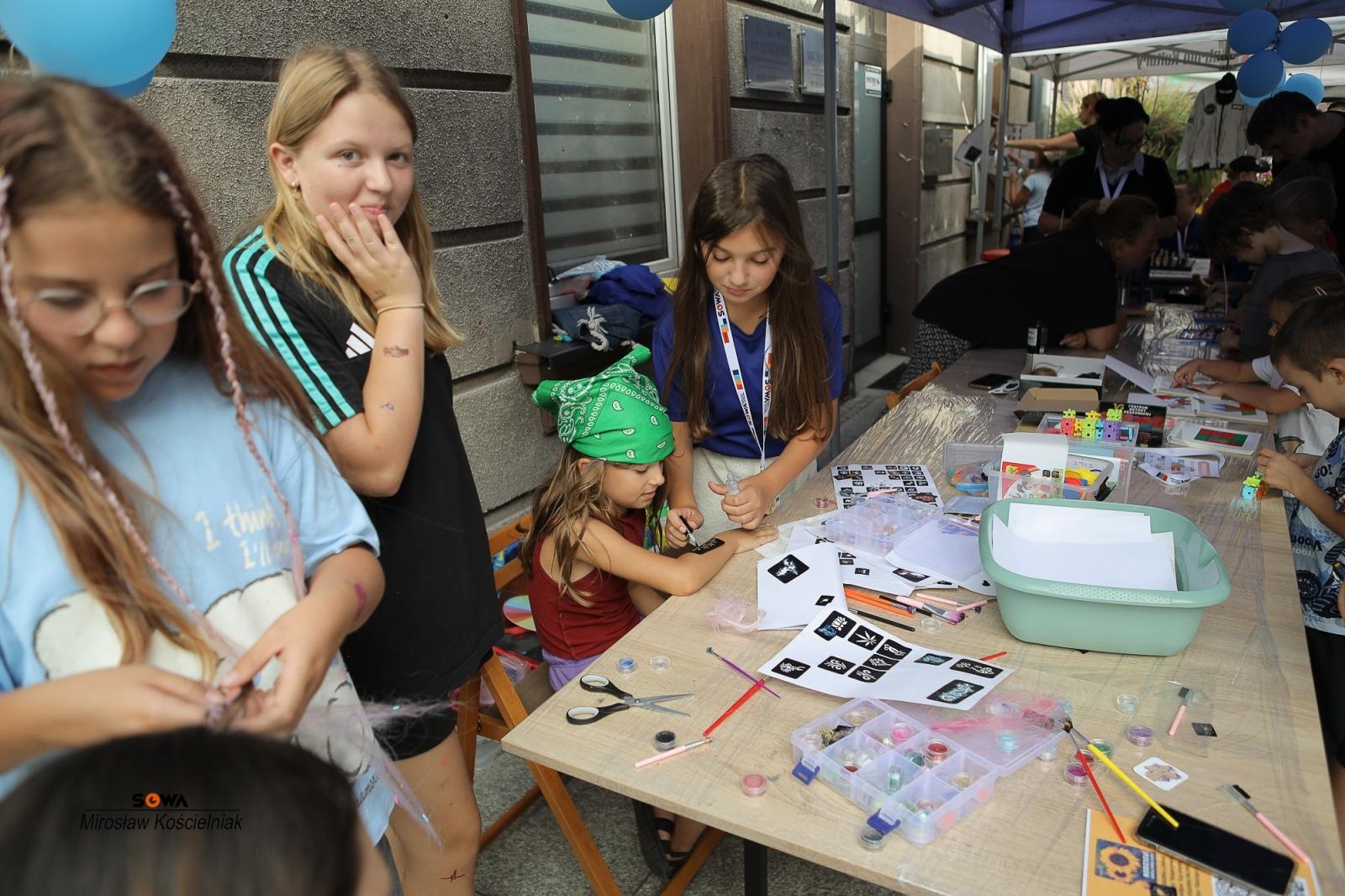 Zdjęcie w galerii na portalu naszraciborz.pl: Magia nauki na ulicy Długiej. IV Festiwal Odkrywców zachwycił Racibórz wiadomości z regionu