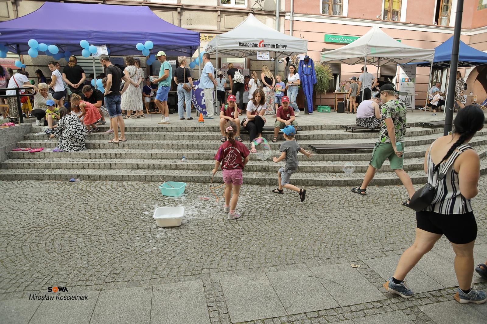 Zdjęcie w galerii na portalu naszraciborz.pl: Magia nauki na ulicy Długiej. IV Festiwal Odkrywców zachwycił Racibórz wiadomości z regionu