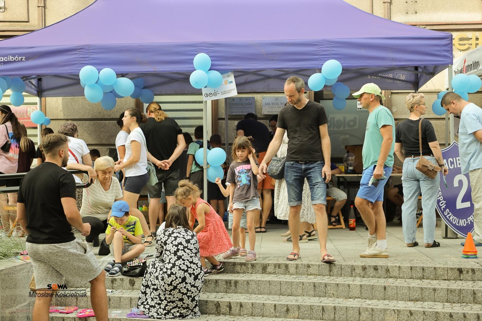 Zdjęcie w galerii na portalu naszraciborz.pl: Magia nauki na ulicy Długiej. IV Festiwal Odkrywców zachwycił Racibórz wiadomości z regionu
