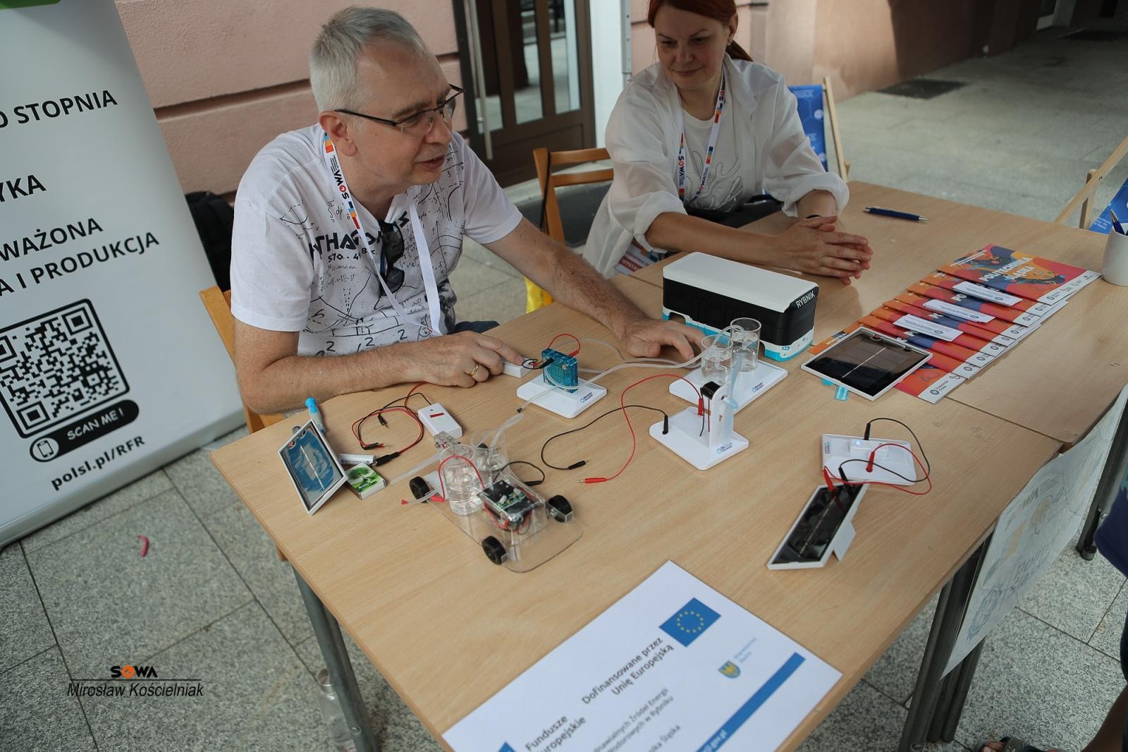 Zdjęcie w galerii na portalu naszraciborz.pl: Magia nauki na ulicy Długiej. IV Festiwal Odkrywców zachwycił Racibórz wiadomości z regionu