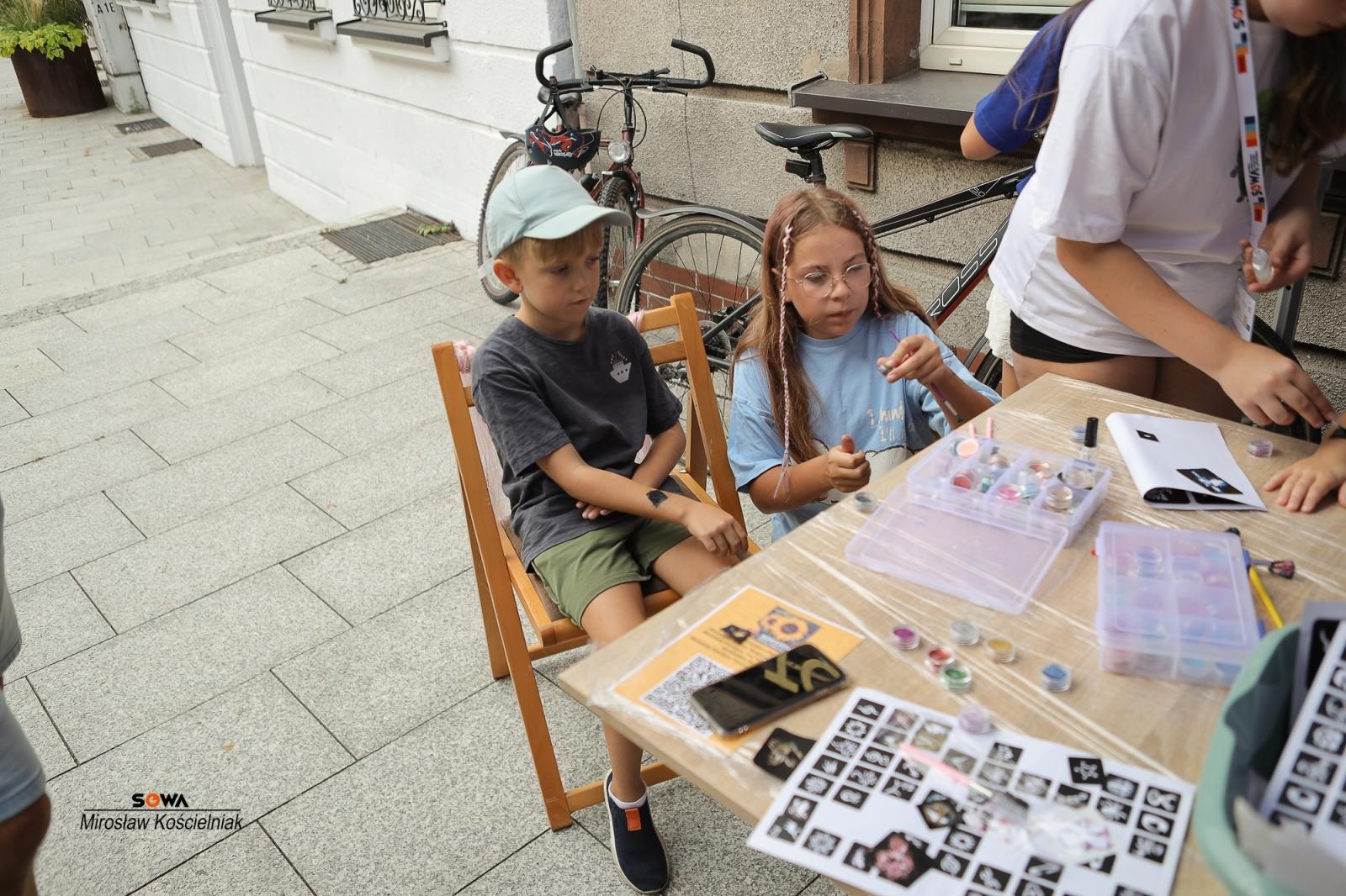 Zdjęcie w galerii na portalu naszraciborz.pl: Magia nauki na ulicy Długiej. IV Festiwal Odkrywców zachwycił Racibórz wiadomości z regionu