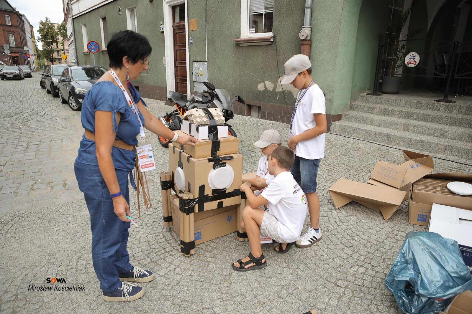 Zdjęcie w galerii na portalu naszraciborz.pl: Magia nauki na ulicy Długiej. IV Festiwal Odkrywców zachwycił Racibórz wiadomości z regionu