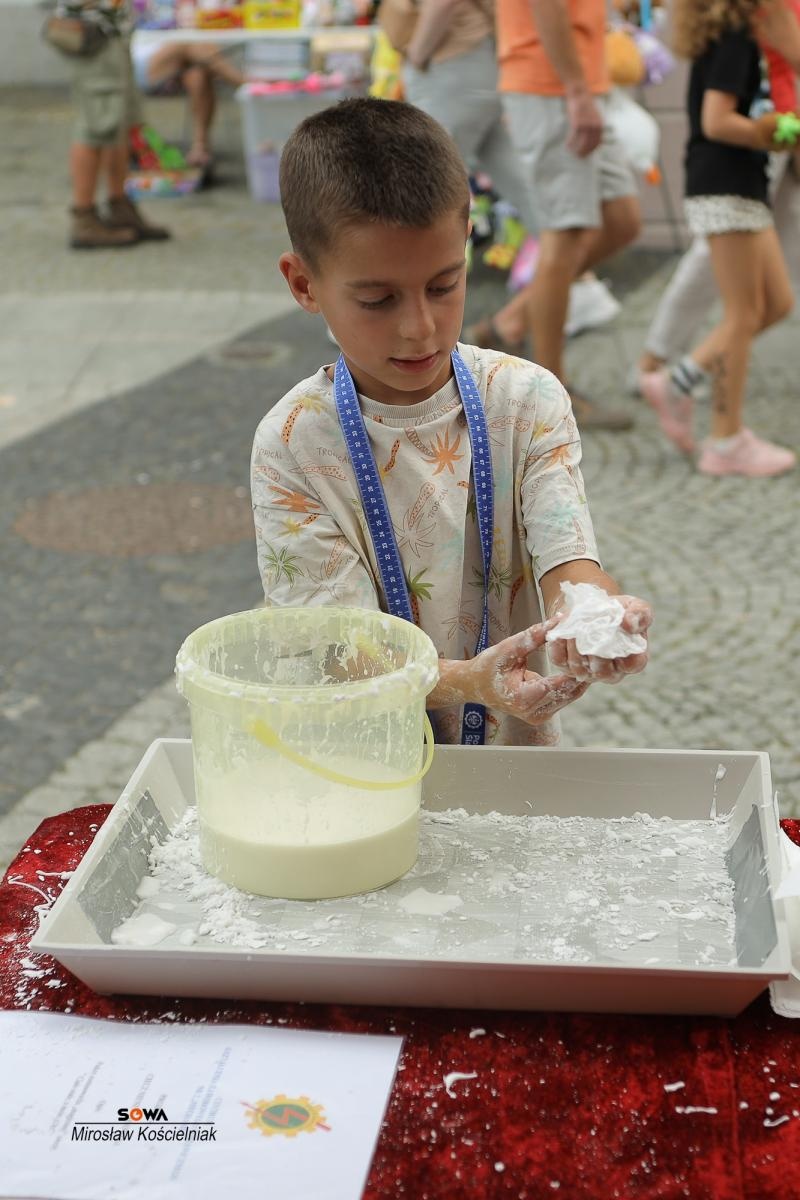 Zdjęcie w galerii na portalu naszraciborz.pl: Magia nauki na ulicy Długiej. IV Festiwal Odkrywców zachwycił Racibórz wiadomości z regionu