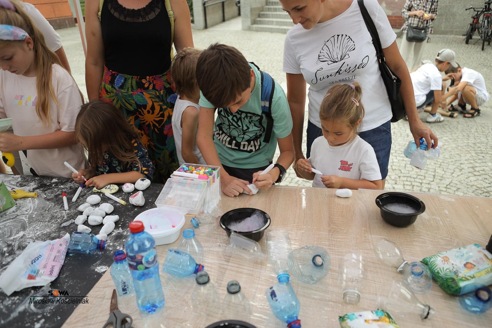 Zdjęcie w galerii na portalu naszraciborz.pl: Magia nauki na ulicy Długiej. IV Festiwal Odkrywców zachwycił Racibórz wiadomości z regionu