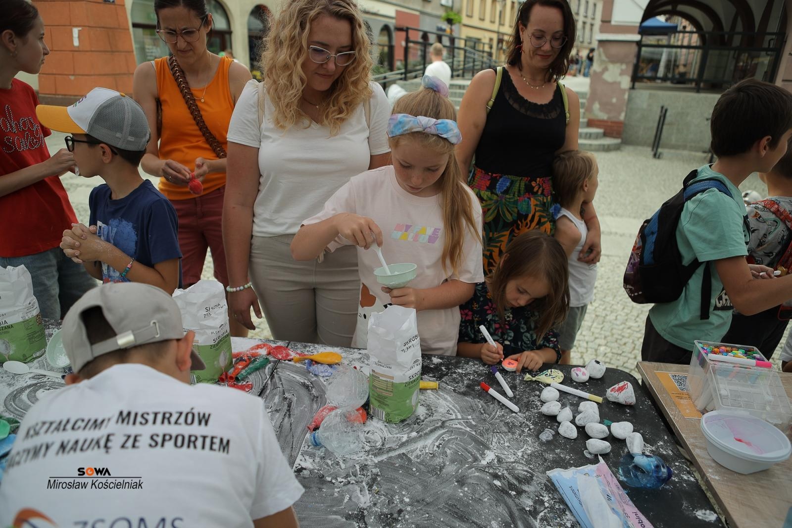 Zdjęcie w galerii na portalu naszraciborz.pl: Magia nauki na ulicy Długiej. IV Festiwal Odkrywców zachwycił Racibórz wiadomości z regionu