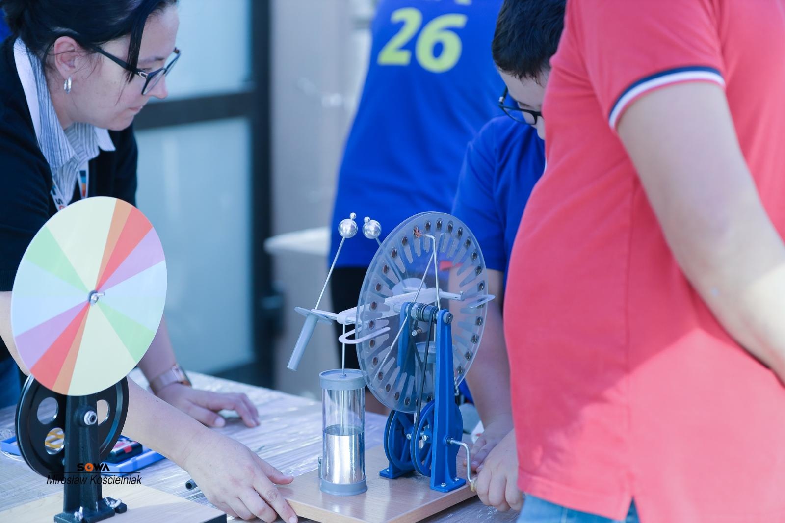 Zdjęcie w galerii na portalu naszraciborz.pl: Magia nauki na ulicy Długiej. IV Festiwal Odkrywców zachwycił Racibórz wiadomości z regionu