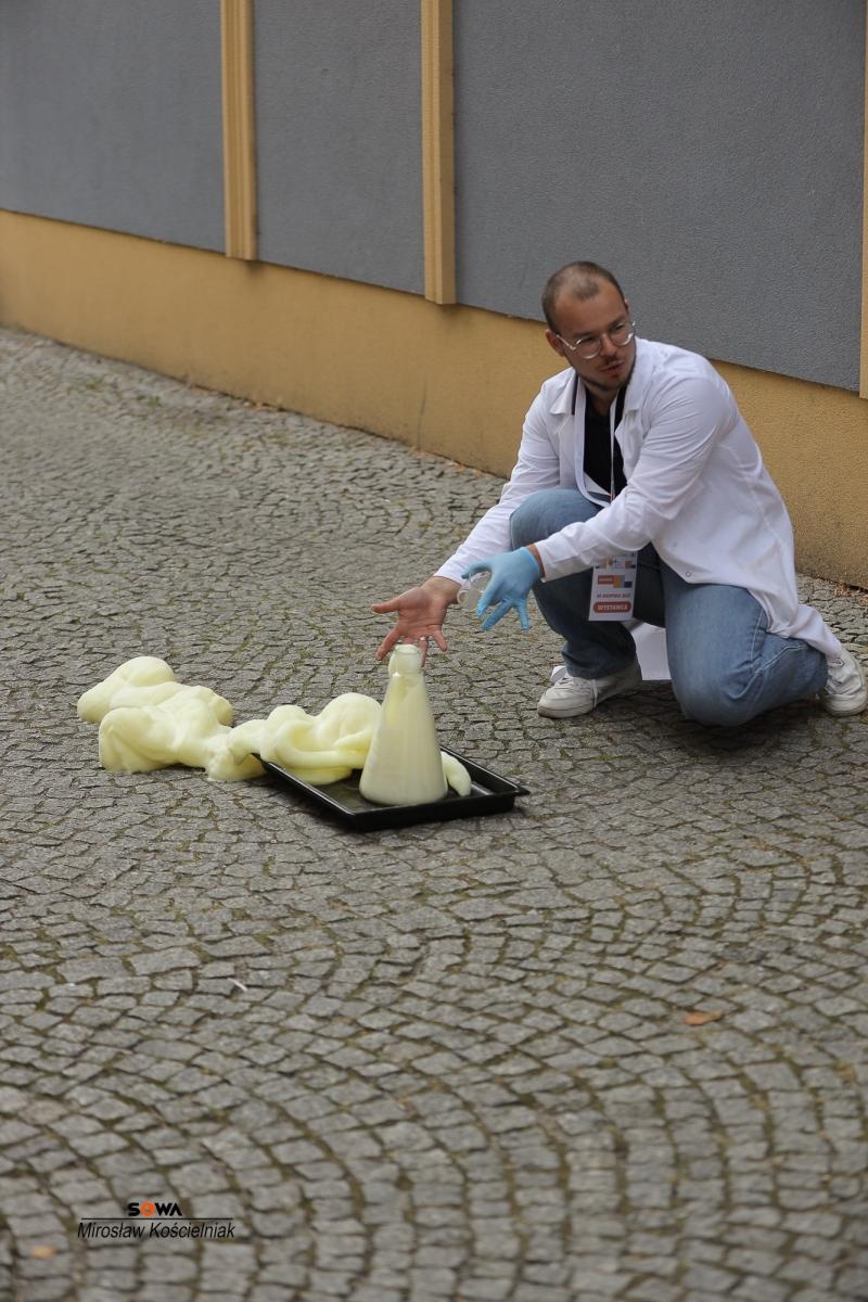 Zdjęcie w galerii na portalu naszraciborz.pl: Magia nauki na ulicy Długiej. IV Festiwal Odkrywców zachwycił Racibórz wiadomości z regionu