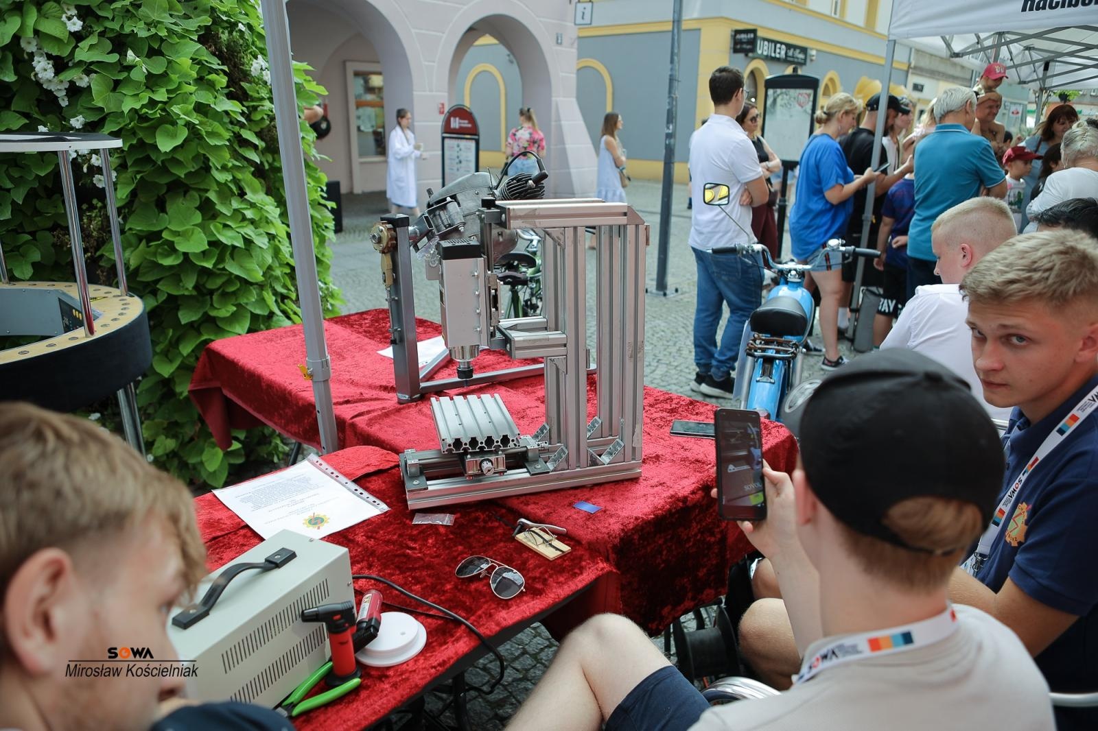 Zdjęcie w galerii na portalu naszraciborz.pl: Magia nauki na ulicy Długiej. IV Festiwal Odkrywców zachwycił Racibórz wiadomości z regionu