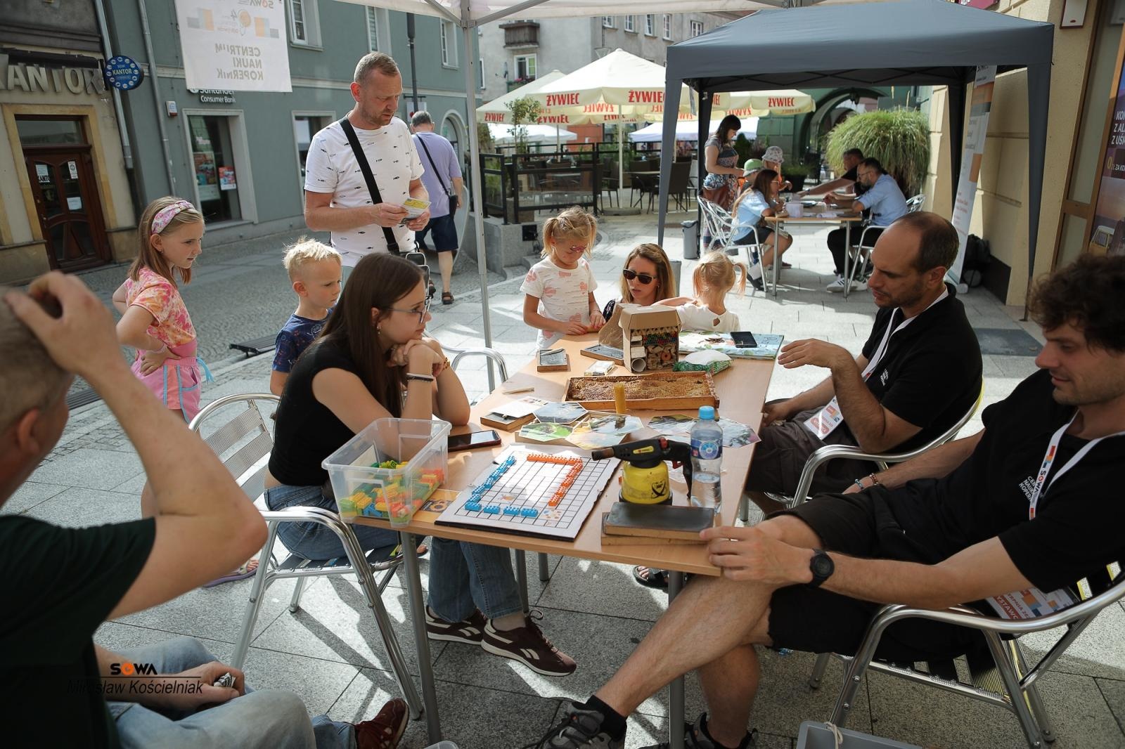 Zdjęcie w galerii na portalu naszraciborz.pl: Magia nauki na ulicy Długiej. IV Festiwal Odkrywców zachwycił Racibórz wiadomości z regionu