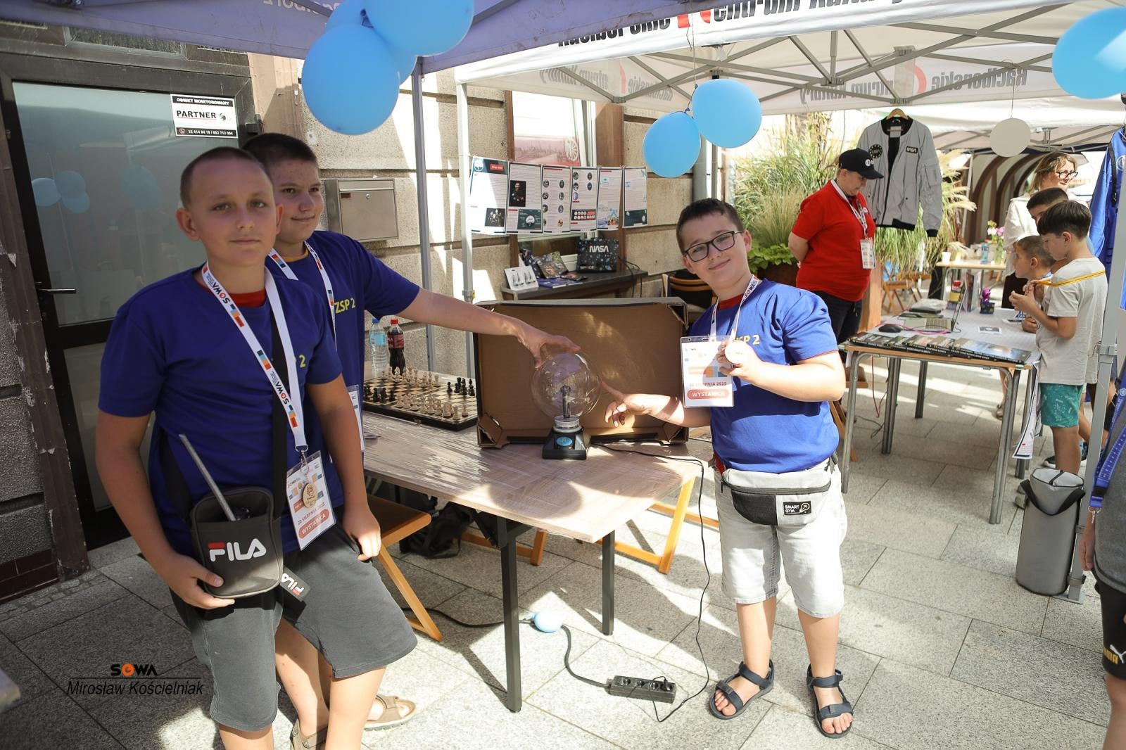 Zdjęcie w galerii na portalu naszraciborz.pl: Magia nauki na ulicy Długiej. IV Festiwal Odkrywców zachwycił Racibórz wiadomości z regionu