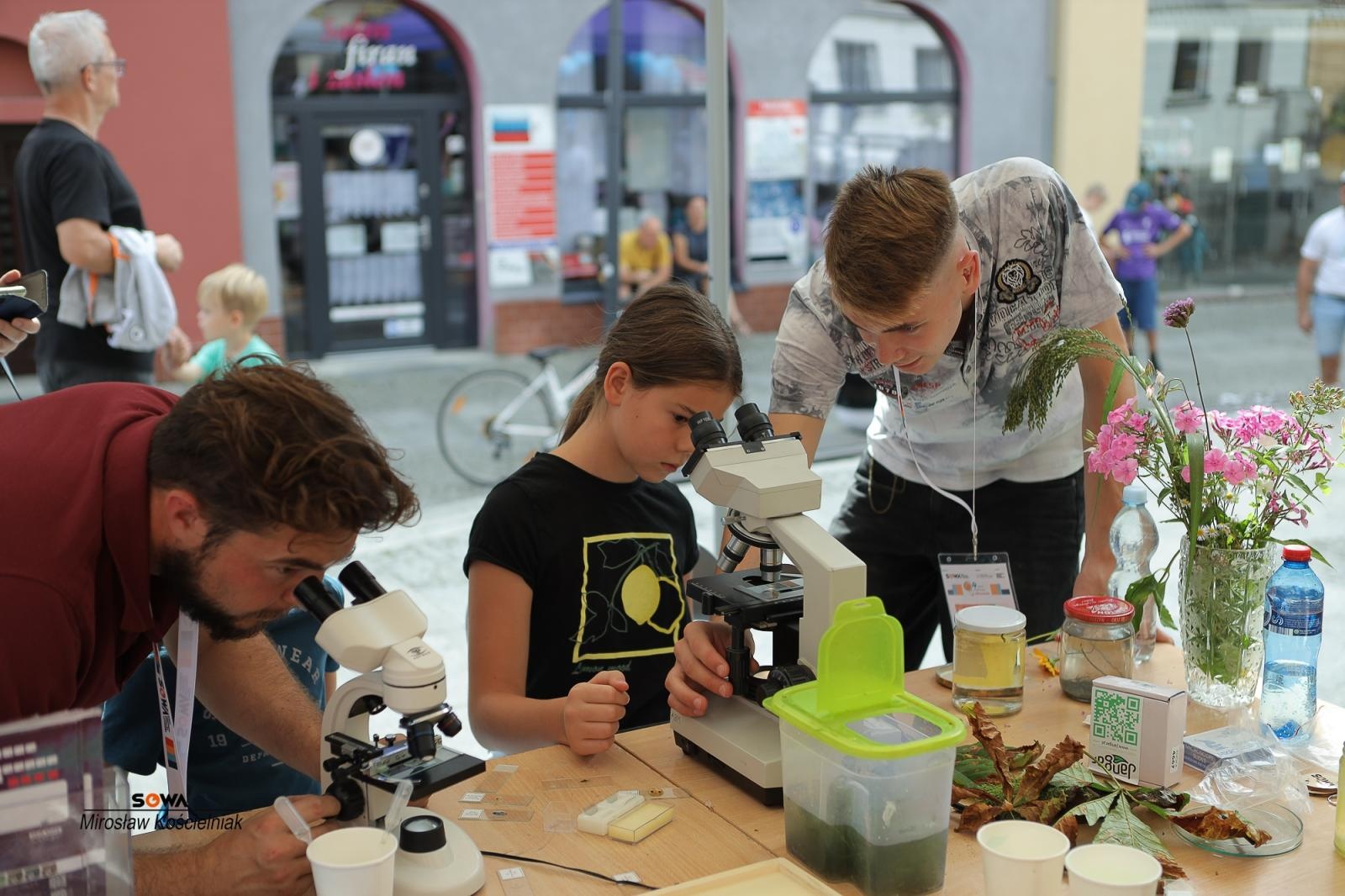Zdjęcie w galerii na portalu naszraciborz.pl: Magia nauki na ulicy Długiej. IV Festiwal Odkrywców zachwycił Racibórz wiadomości z regionu