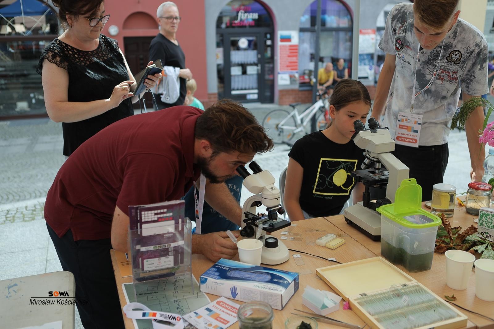 Zdjęcie w galerii na portalu naszraciborz.pl: Magia nauki na ulicy Długiej. IV Festiwal Odkrywców zachwycił Racibórz wiadomości z regionu