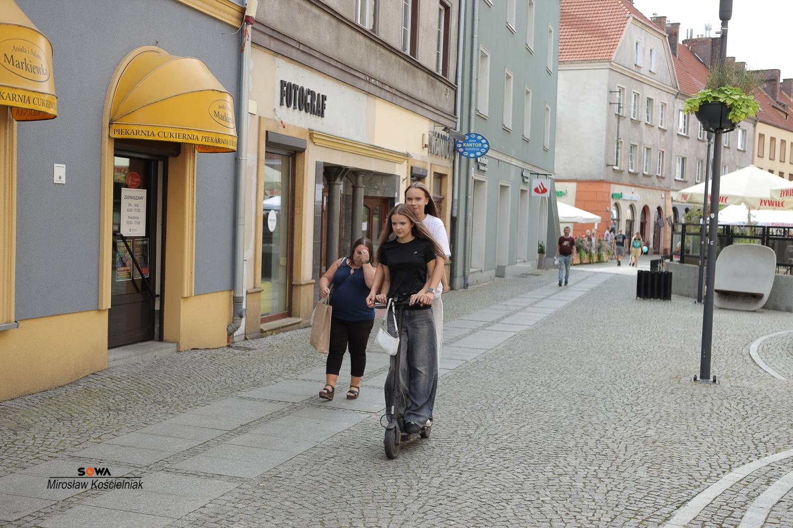 Zdjęcie w galerii na portalu naszraciborz.pl: Magia nauki na ulicy Długiej. IV Festiwal Odkrywców zachwycił Racibórz wiadomości z regionu