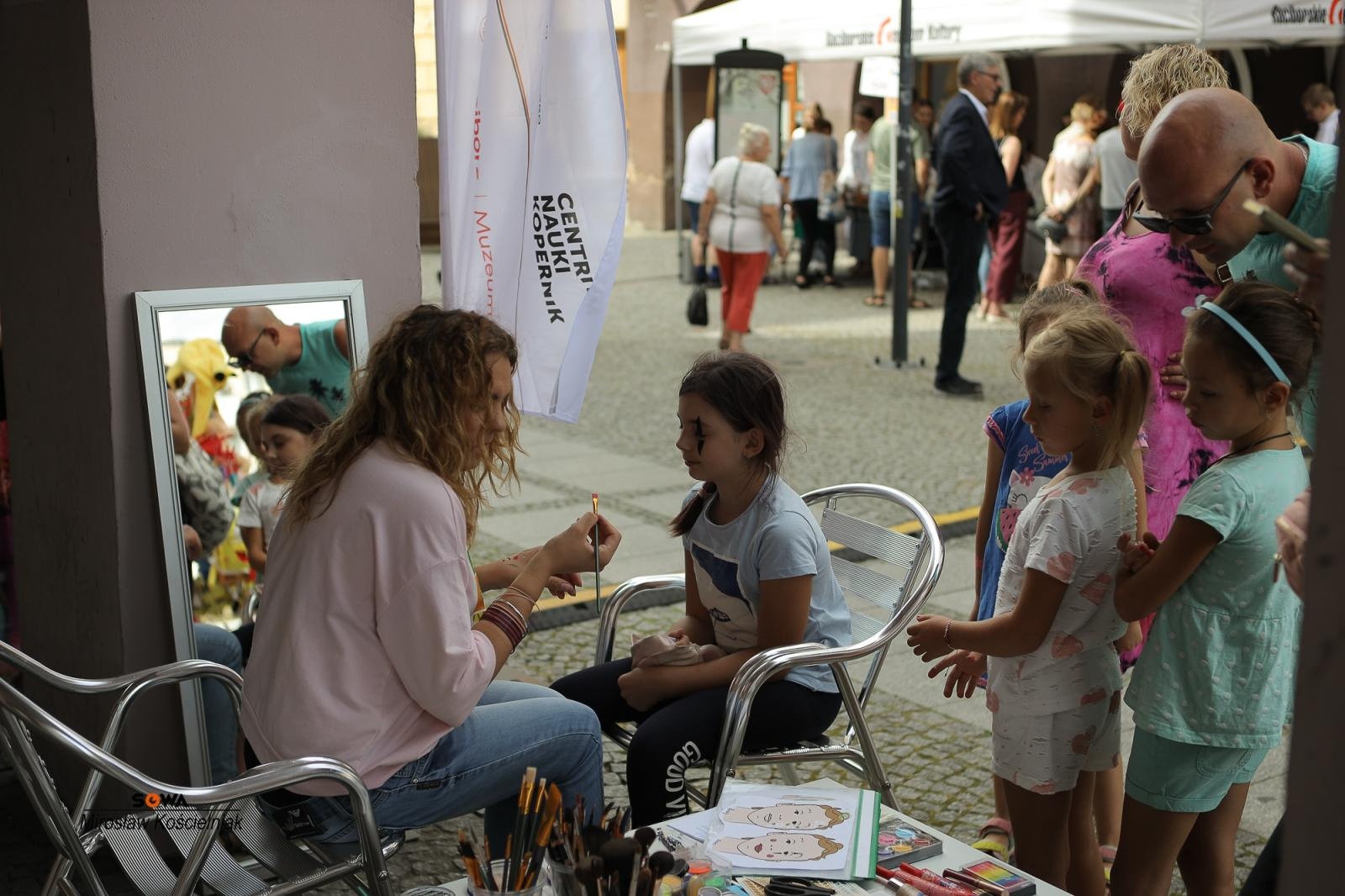 Zdjęcie w galerii na portalu naszraciborz.pl: Magia nauki na ulicy Długiej. IV Festiwal Odkrywców zachwycił Racibórz wiadomości z regionu