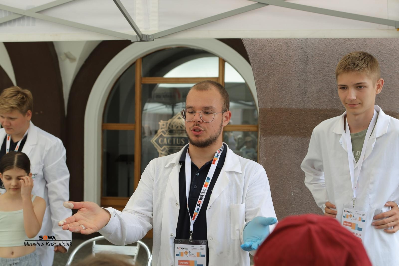 Zdjęcie w galerii na portalu naszraciborz.pl: Magia nauki na ulicy Długiej. IV Festiwal Odkrywców zachwycił Racibórz wiadomości z regionu