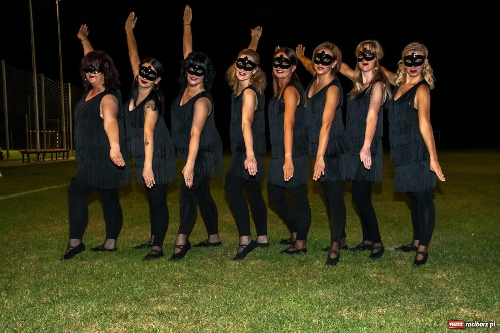 Zdjęcie w galerii na portalu naszraciborz.pl: Dożynki w Wojnowicach. Wieczór z Mamami ZygZak i Kabaretem Z Łapanki  [FOTO i WIDEO wiadomości z regionu