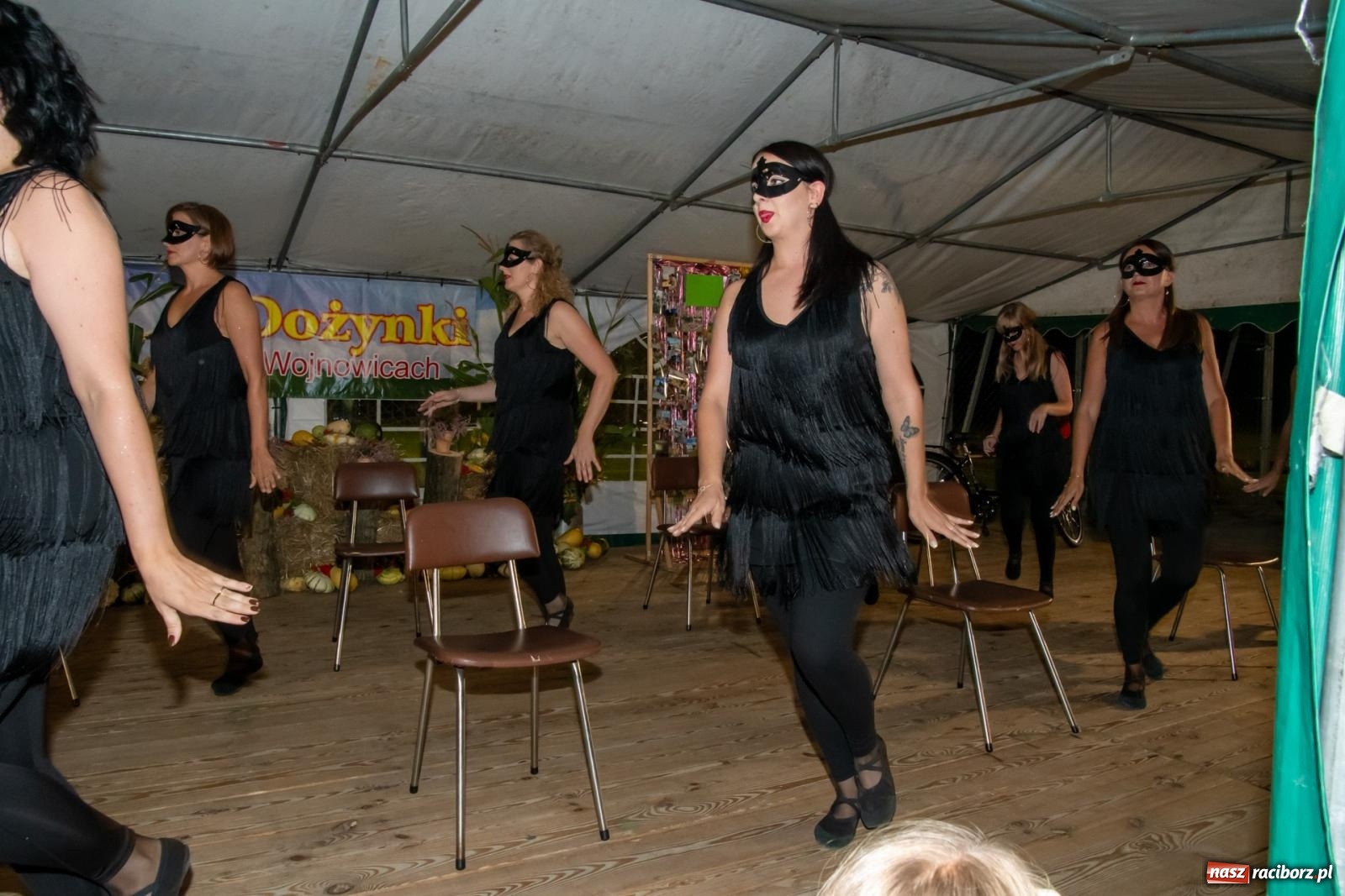 Zdjęcie w galerii na portalu naszraciborz.pl: Dożynki w Wojnowicach. Wieczór z Mamami ZygZak i Kabaretem Z Łapanki  [FOTO i WIDEO wiadomości z regionu