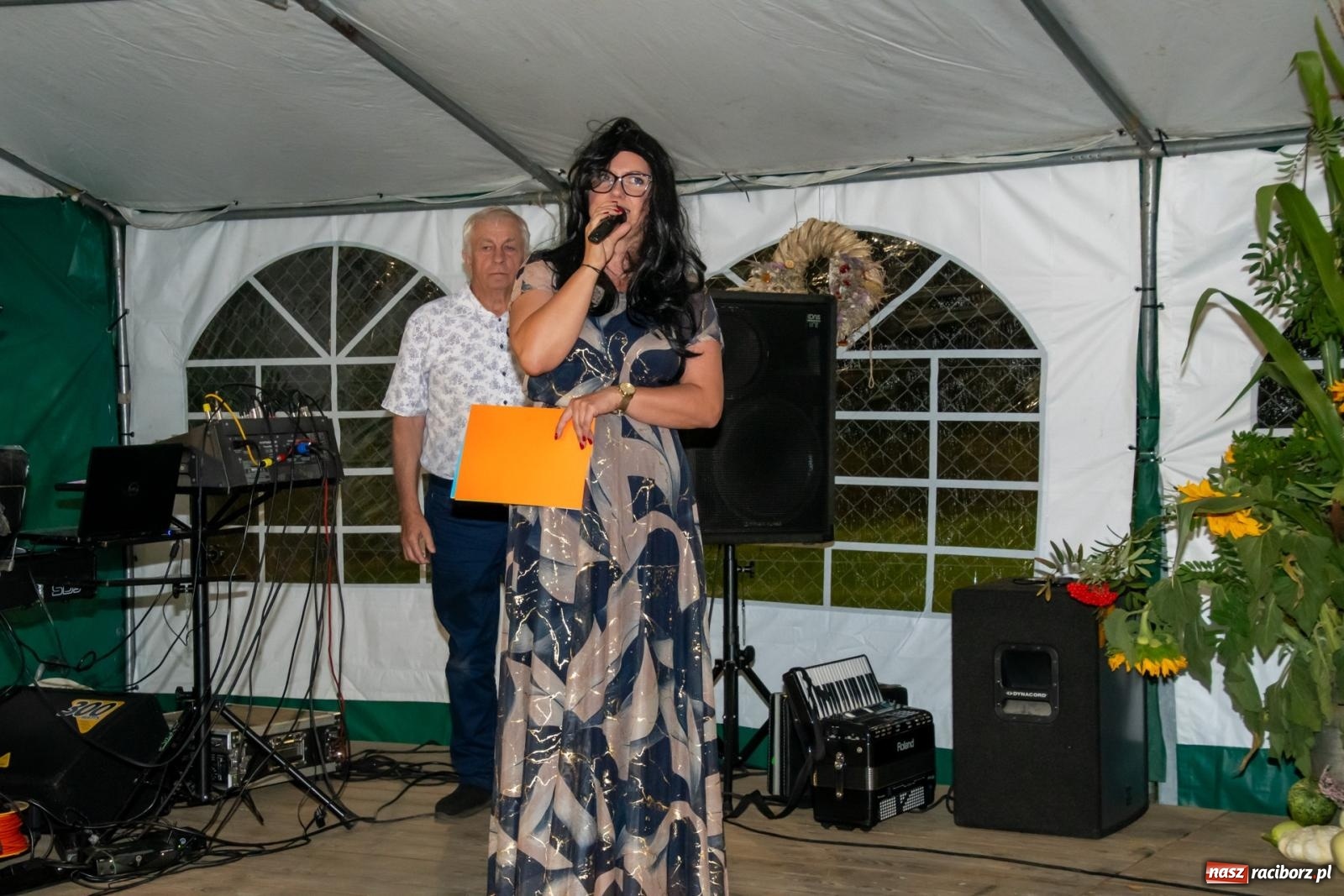 Zdjęcie w galerii na portalu naszraciborz.pl: Dożynki w Wojnowicach. Wieczór z Mamami ZygZak i Kabaretem Z Łapanki  [FOTO i WIDEO wiadomości z regionu