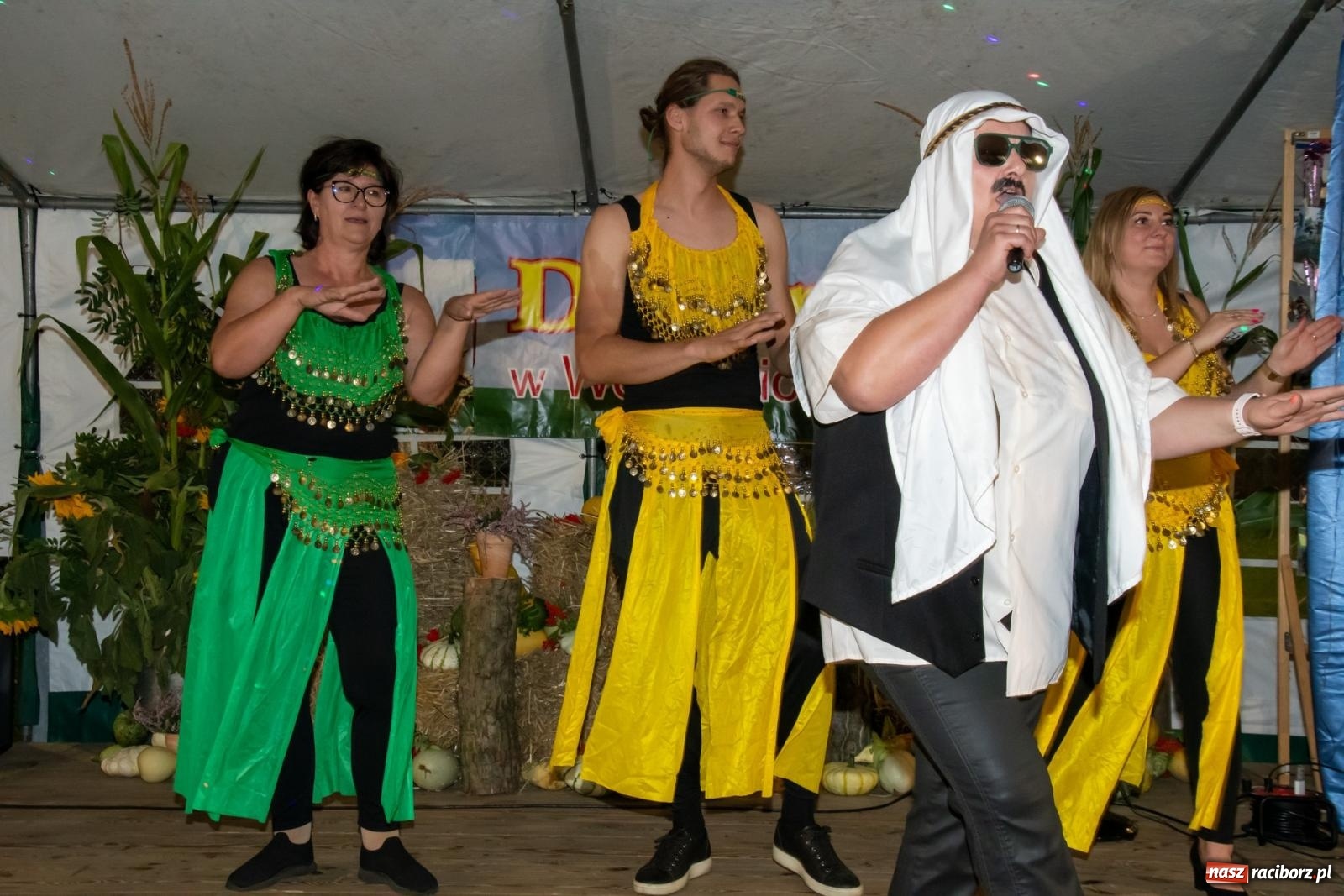 Zdjęcie w galerii na portalu naszraciborz.pl: Dożynki w Wojnowicach. Wieczór z Mamami ZygZak i Kabaretem Z Łapanki  [FOTO i WIDEO wiadomości z regionu
