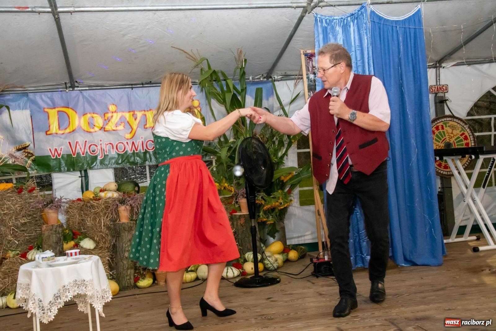 Zdjęcie w galerii na portalu naszraciborz.pl: Dożynki w Wojnowicach. Wieczór z Mamami ZygZak i Kabaretem Z Łapanki  [FOTO i WIDEO wiadomości z regionu
