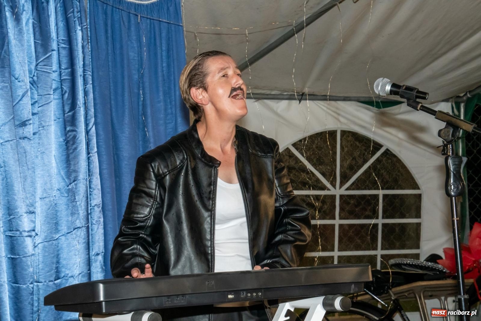 Zdjęcie w galerii na portalu naszraciborz.pl: Dożynki w Wojnowicach. Wieczór z Mamami ZygZak i Kabaretem Z Łapanki  [FOTO i WIDEO wiadomości z regionu