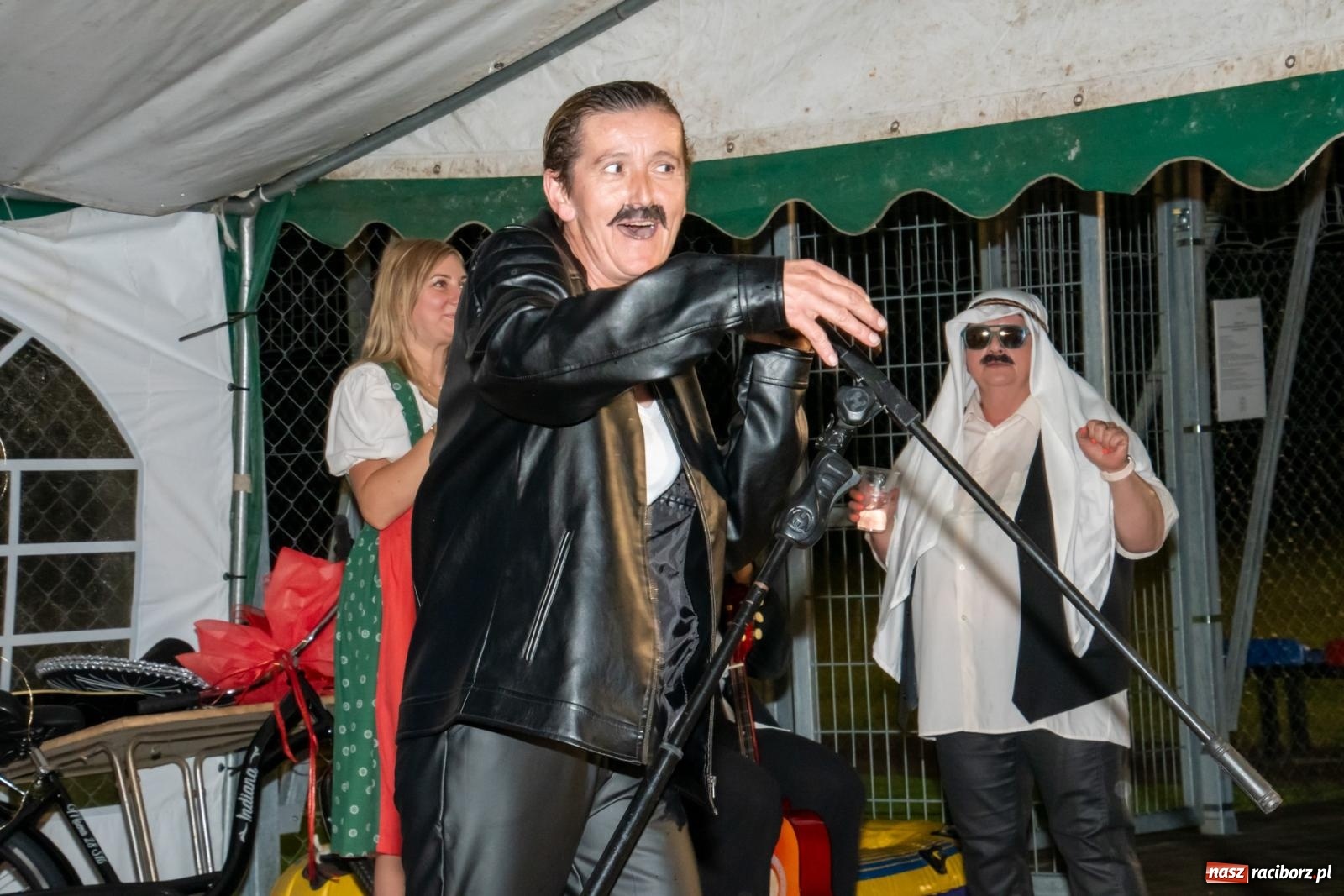 Zdjęcie w galerii na portalu naszraciborz.pl: Dożynki w Wojnowicach. Wieczór z Mamami ZygZak i Kabaretem Z Łapanki  [FOTO i WIDEO wiadomości z regionu