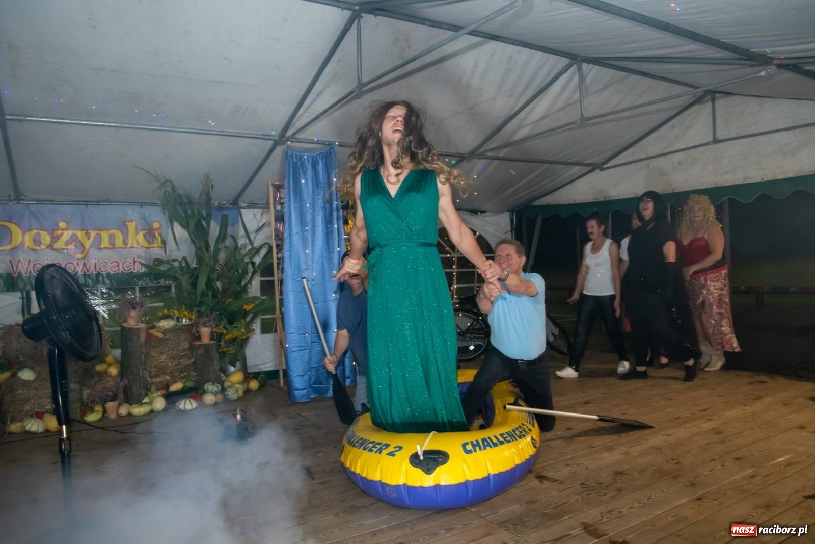 Zdjęcie w galerii na portalu naszraciborz.pl: Dożynki w Wojnowicach. Wieczór z Mamami ZygZak i Kabaretem Z Łapanki  [FOTO i WIDEO wiadomości z regionu