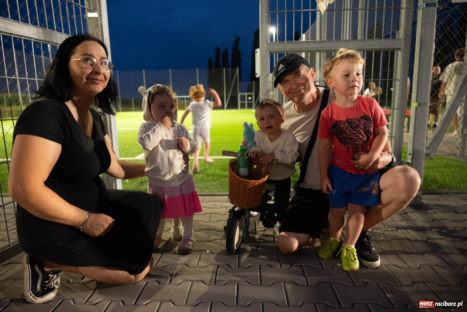 Zdjęcie w galerii na portalu naszraciborz.pl: Dożynki w Wojnowicach. Wieczór z Mamami ZygZak i Kabaretem Z Łapanki  [FOTO i WIDEO wiadomości z regionu