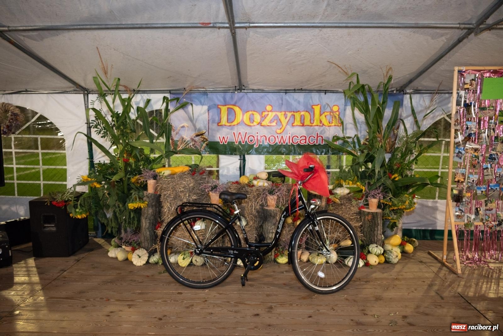 Zdjęcie w galerii na portalu naszraciborz.pl: Dożynki w Wojnowicach. Wieczór z Mamami ZygZak i Kabaretem Z Łapanki  [FOTO i WIDEO wiadomości z regionu