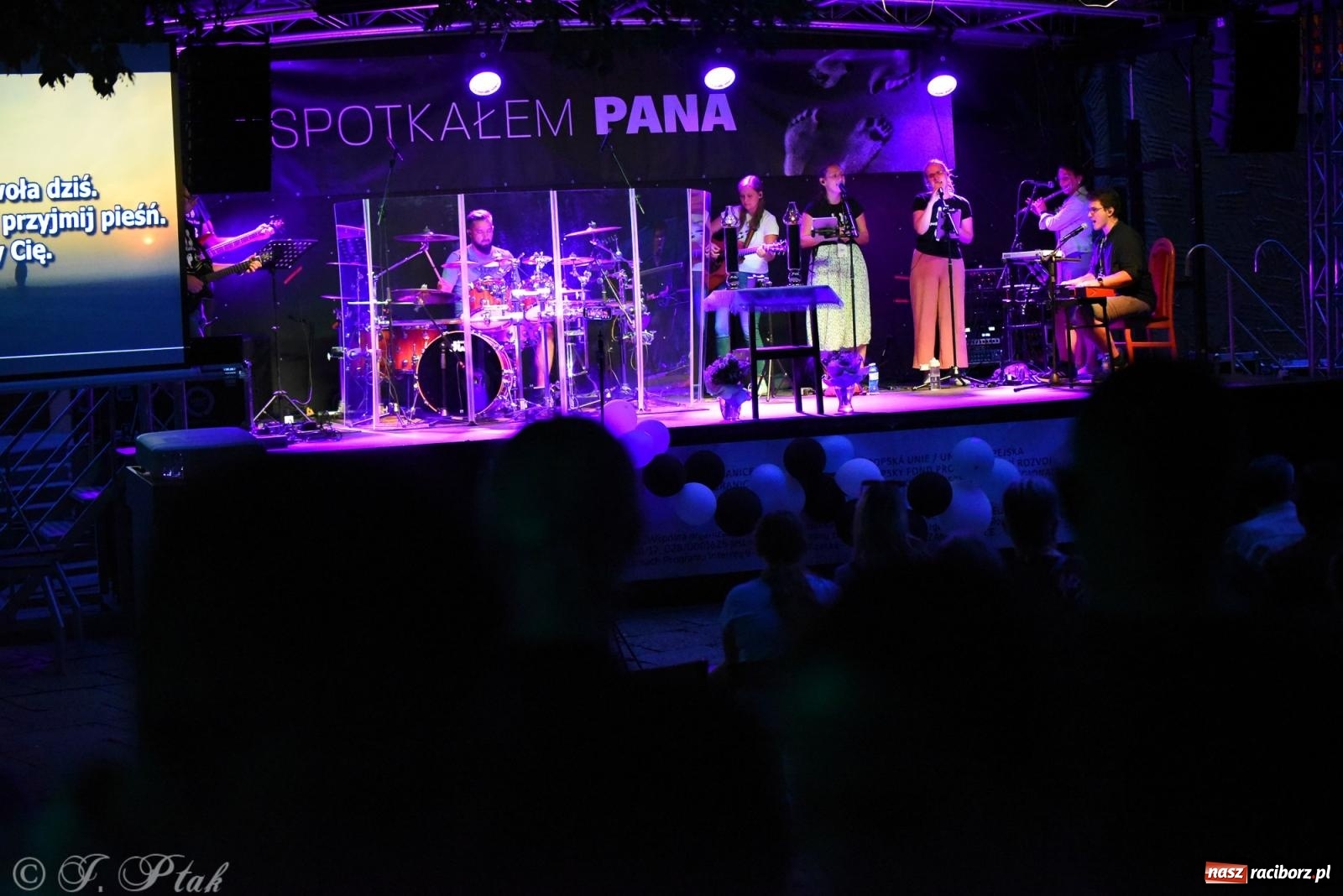 Zdjęcie w galerii na portalu naszraciborz.pl: Raciborski Wieczór Uwielbienia – drugi dzień festiwalu Spotkałem Pana wiadomości z regionu