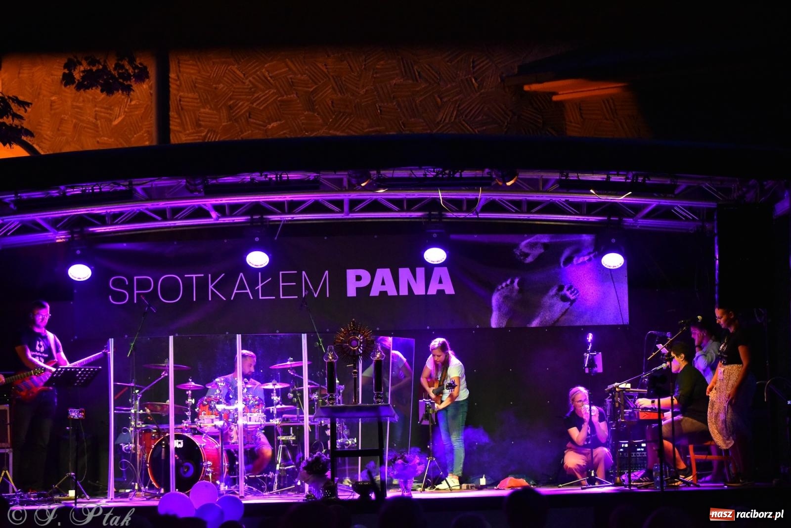 Zdjęcie w galerii na portalu naszraciborz.pl: Raciborski Wieczór Uwielbienia – drugi dzień festiwalu Spotkałem Pana wiadomości z regionu