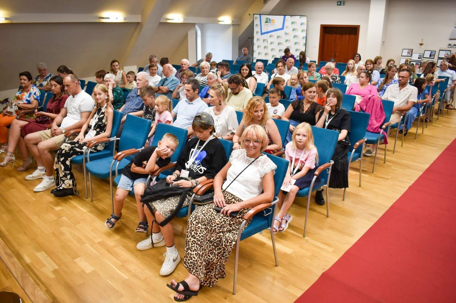 Zdjęcie w galerii na portalu naszraciborz.pl: Świat młodych twórców na Zamku Piastowskim wiadomości z regionu