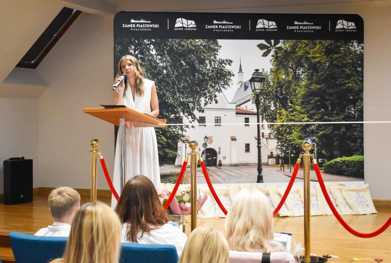 Zdjęcie w galerii na portalu naszraciborz.pl: Świat młodych twórców na Zamku Piastowskim wiadomości z regionu