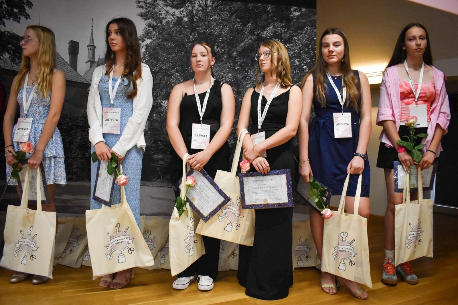 Zdjęcie w galerii na portalu naszraciborz.pl: Świat młodych twórców na Zamku Piastowskim wiadomości z regionu