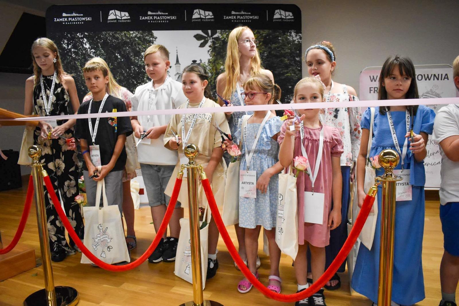 Zdjęcie w galerii na portalu naszraciborz.pl: Świat młodych twórców na Zamku Piastowskim wiadomości z regionu