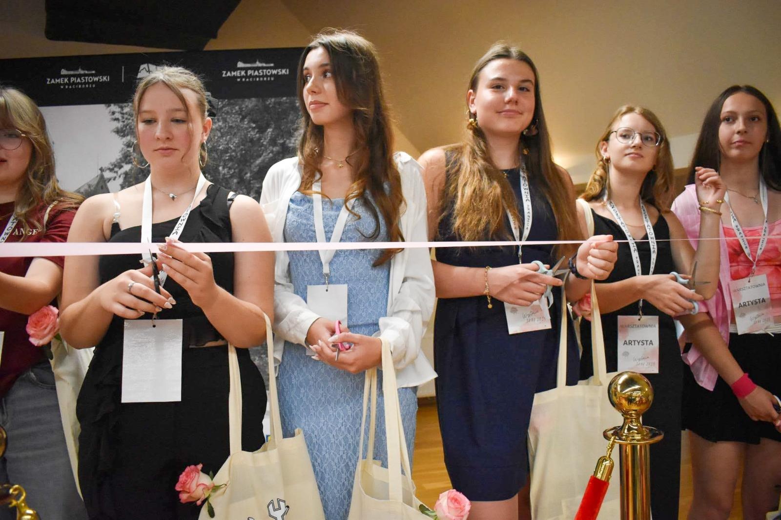 Zdjęcie w galerii na portalu naszraciborz.pl: Świat młodych twórców na Zamku Piastowskim wiadomości z regionu