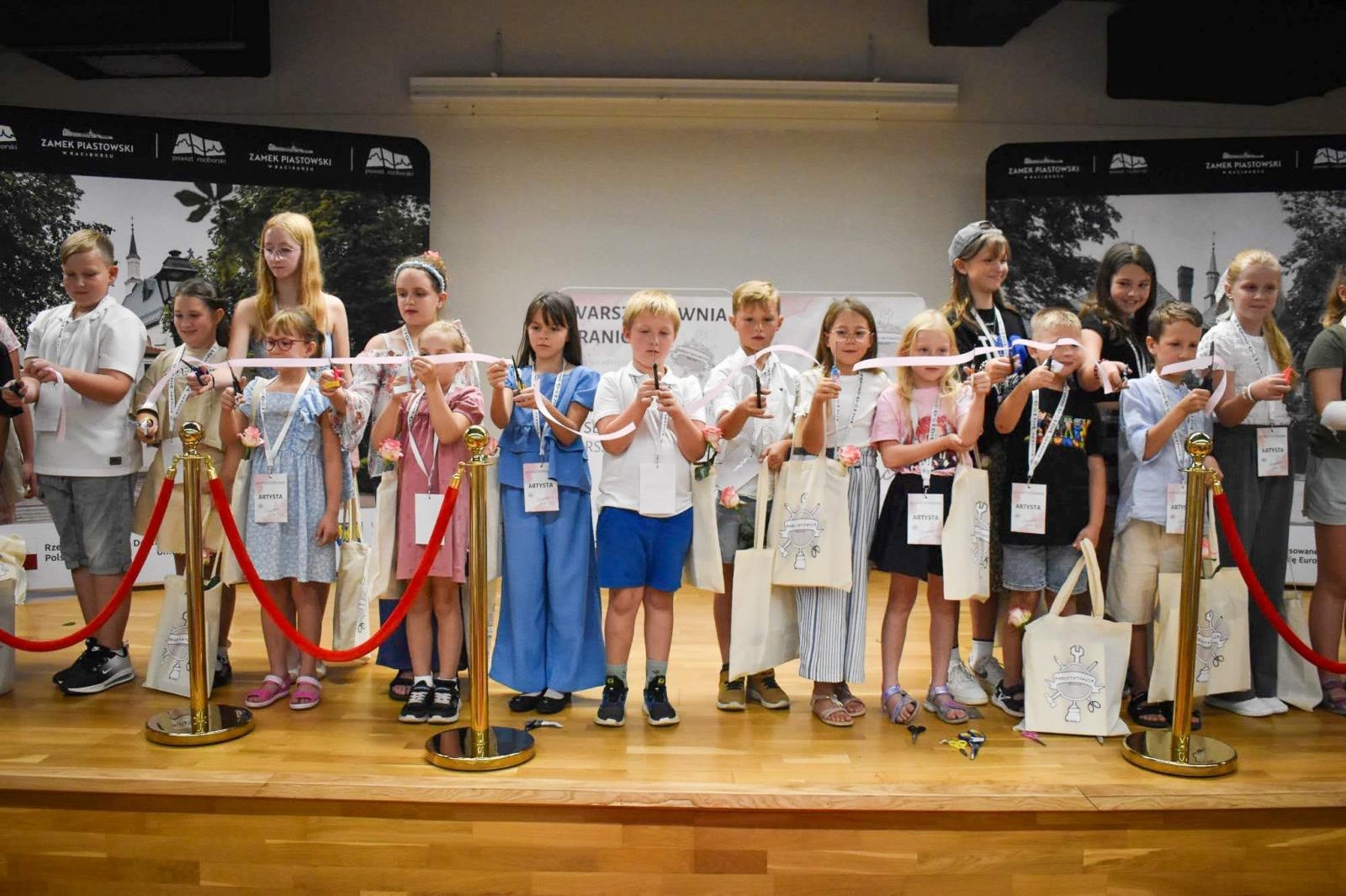 Zdjęcie w galerii na portalu naszraciborz.pl: Świat młodych twórców na Zamku Piastowskim wiadomości z regionu