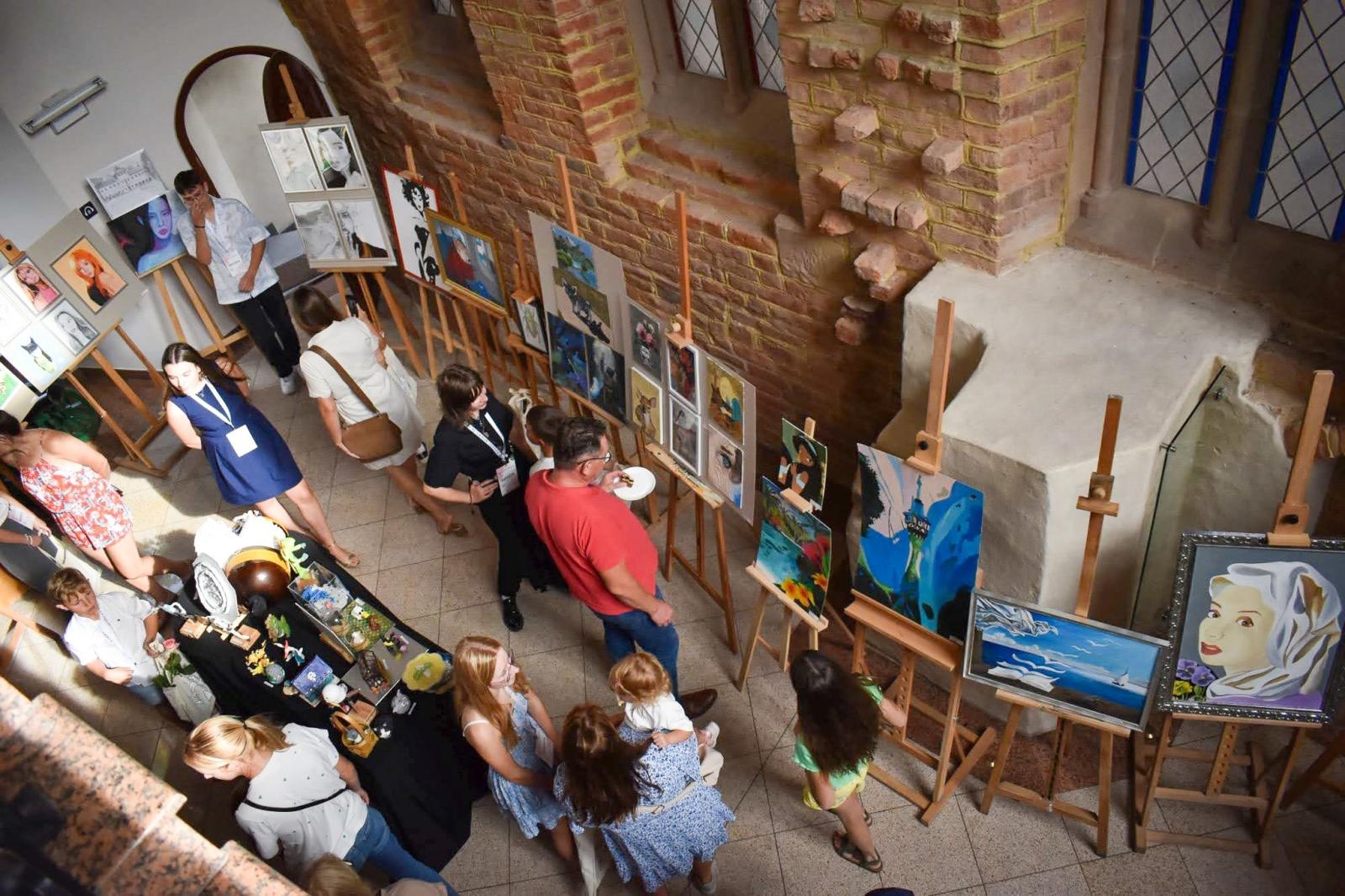 Zdjęcie w galerii na portalu naszraciborz.pl: Świat młodych twórców na Zamku Piastowskim wiadomości z regionu