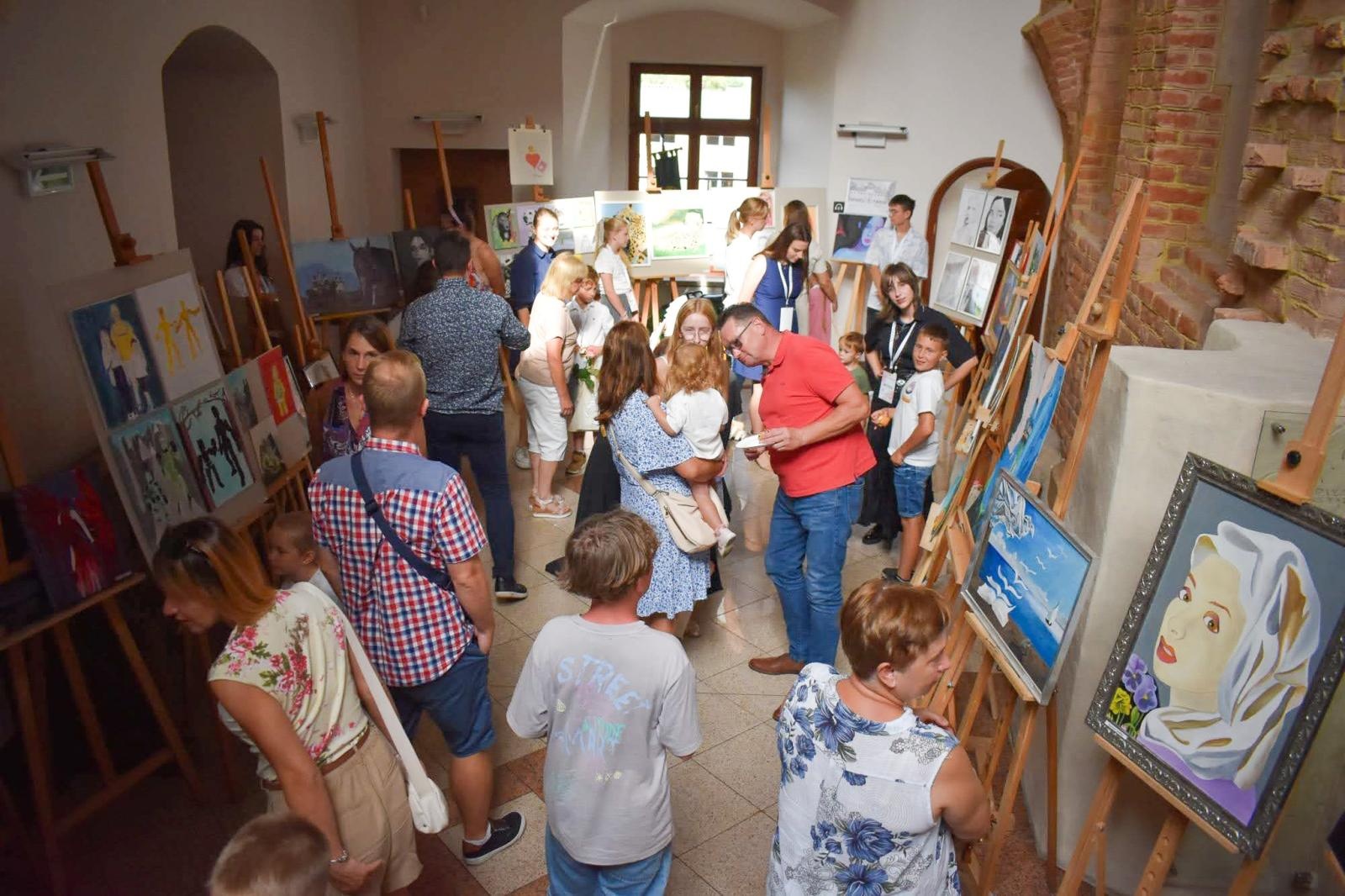 Zdjęcie w galerii na portalu naszraciborz.pl: Świat młodych twórców na Zamku Piastowskim wiadomości z regionu