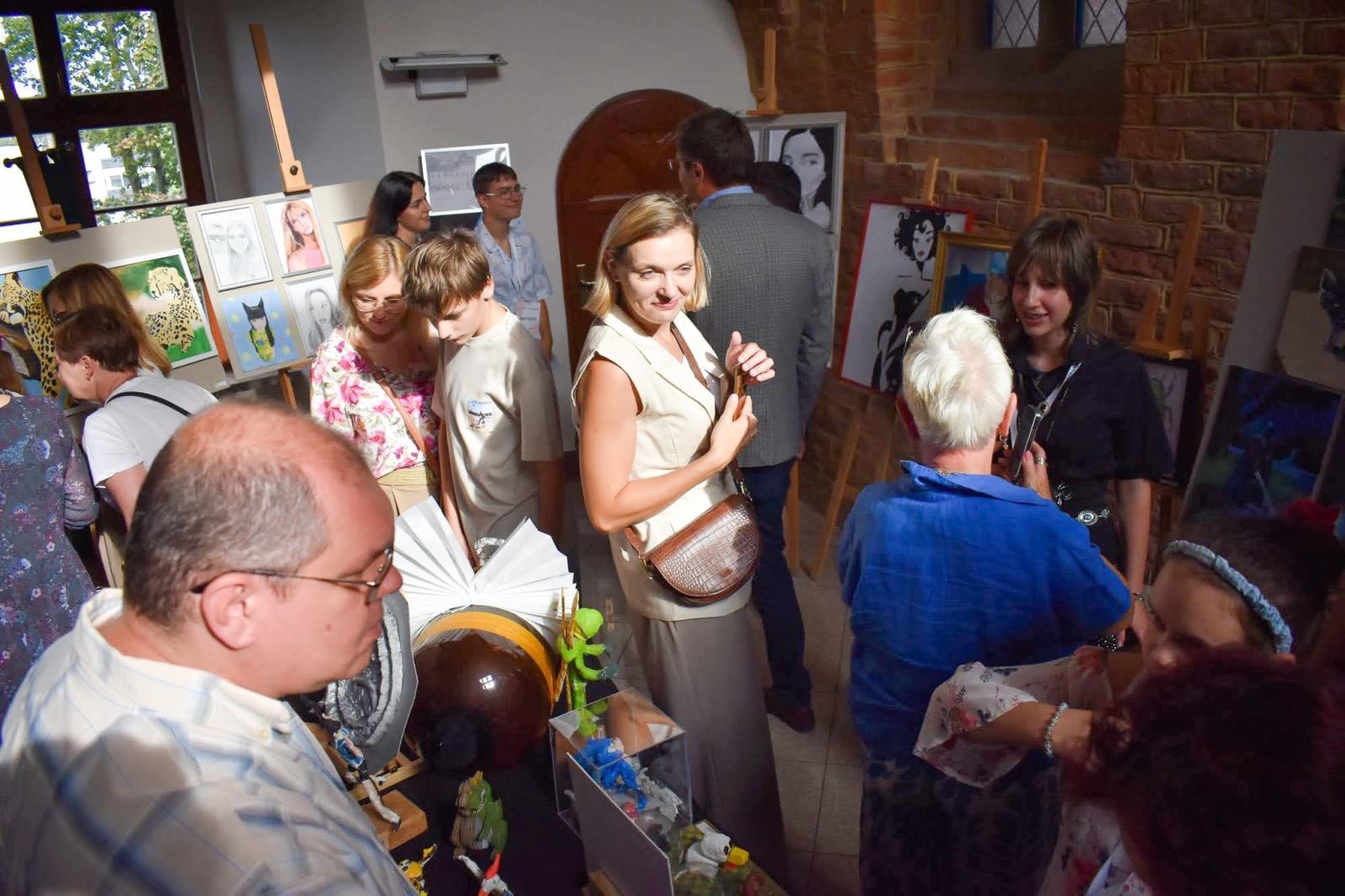 Zdjęcie w galerii na portalu naszraciborz.pl: Świat młodych twórców na Zamku Piastowskim wiadomości z regionu