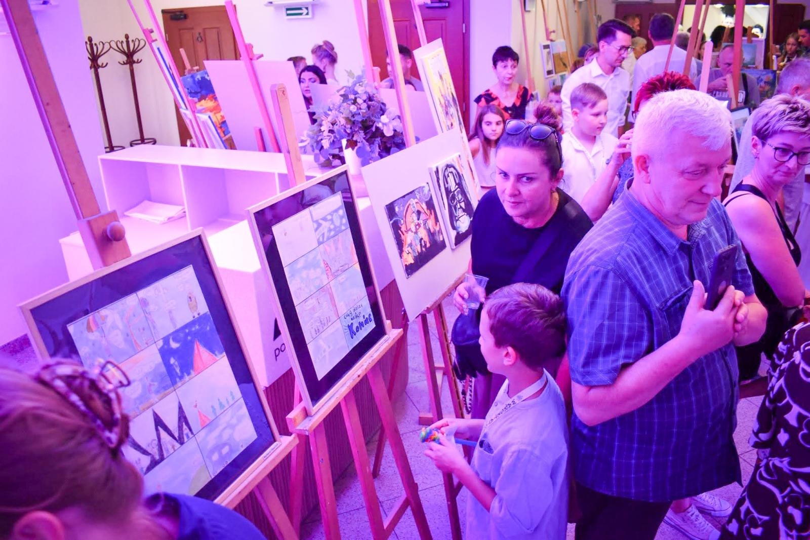 Zdjęcie w galerii na portalu naszraciborz.pl: Świat młodych twórców na Zamku Piastowskim wiadomości z regionu