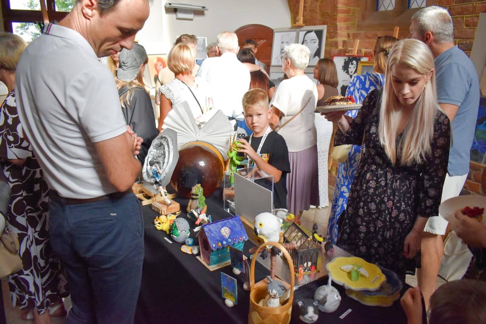 Zdjęcie w galerii na portalu naszraciborz.pl: Świat młodych twórców na Zamku Piastowskim wiadomości z regionu